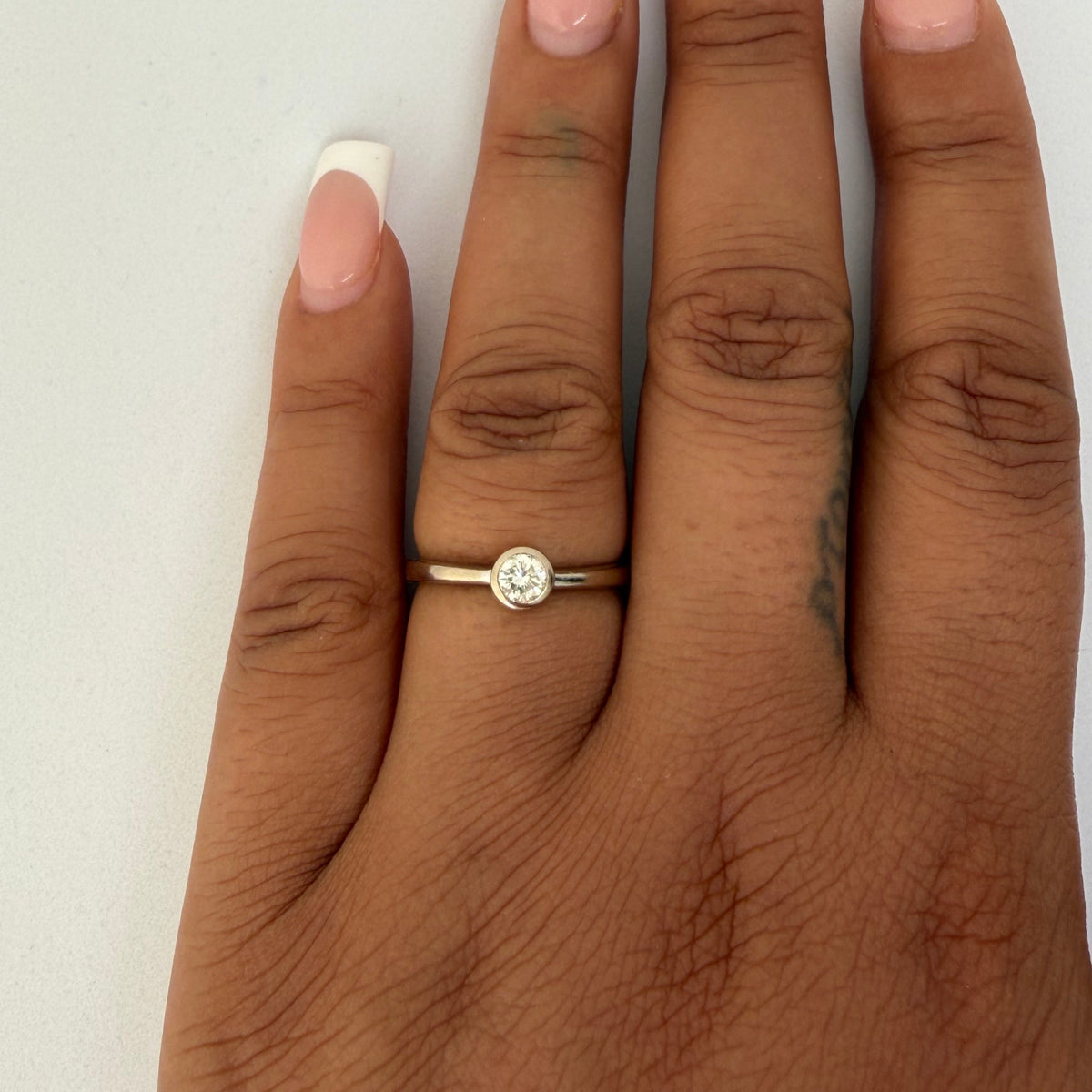 Vintage Round Cut 0.25ct Single Diamond Ring (18k White Gold)