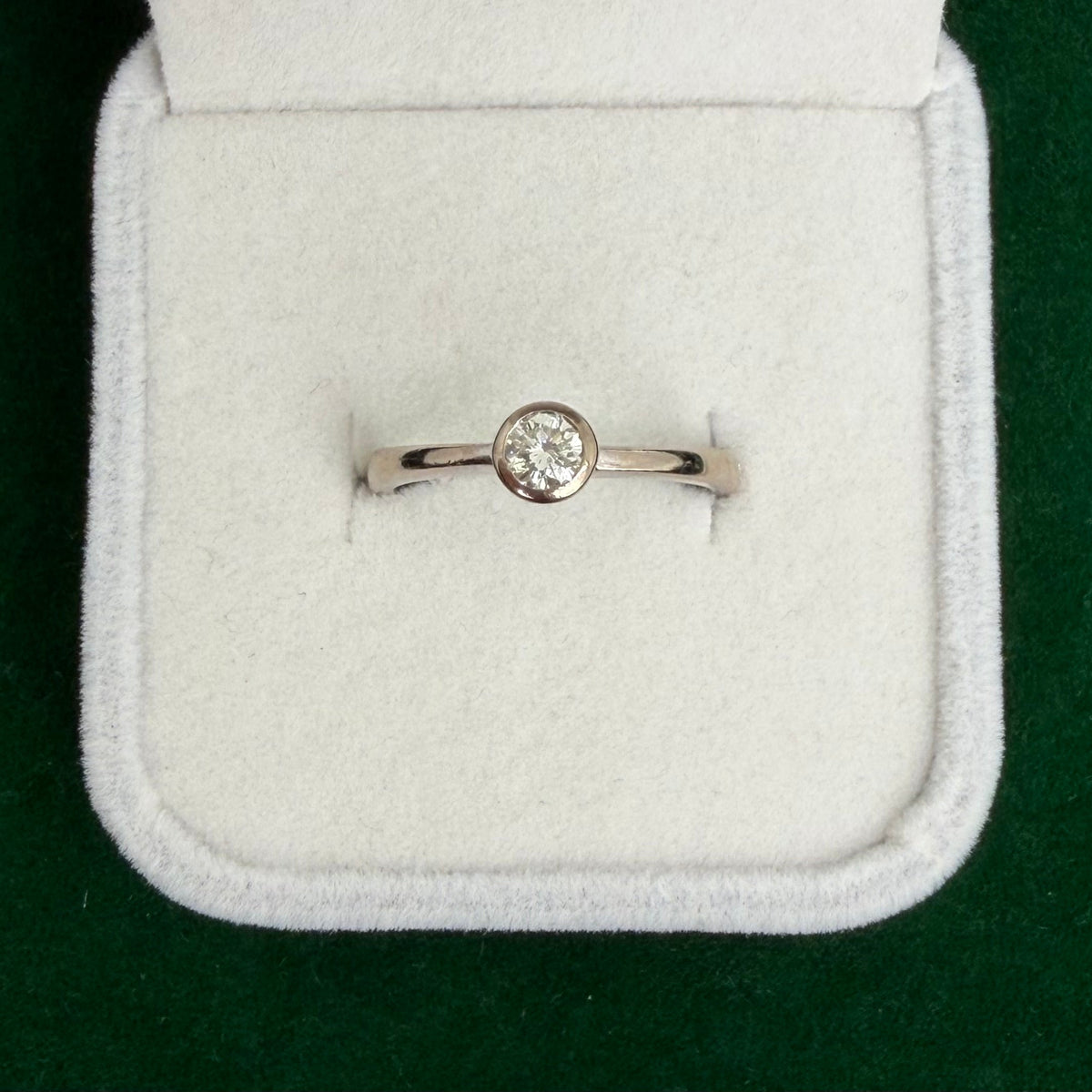 Vintage Round Cut 0.25ct Single Diamond Ring (18k White Gold)