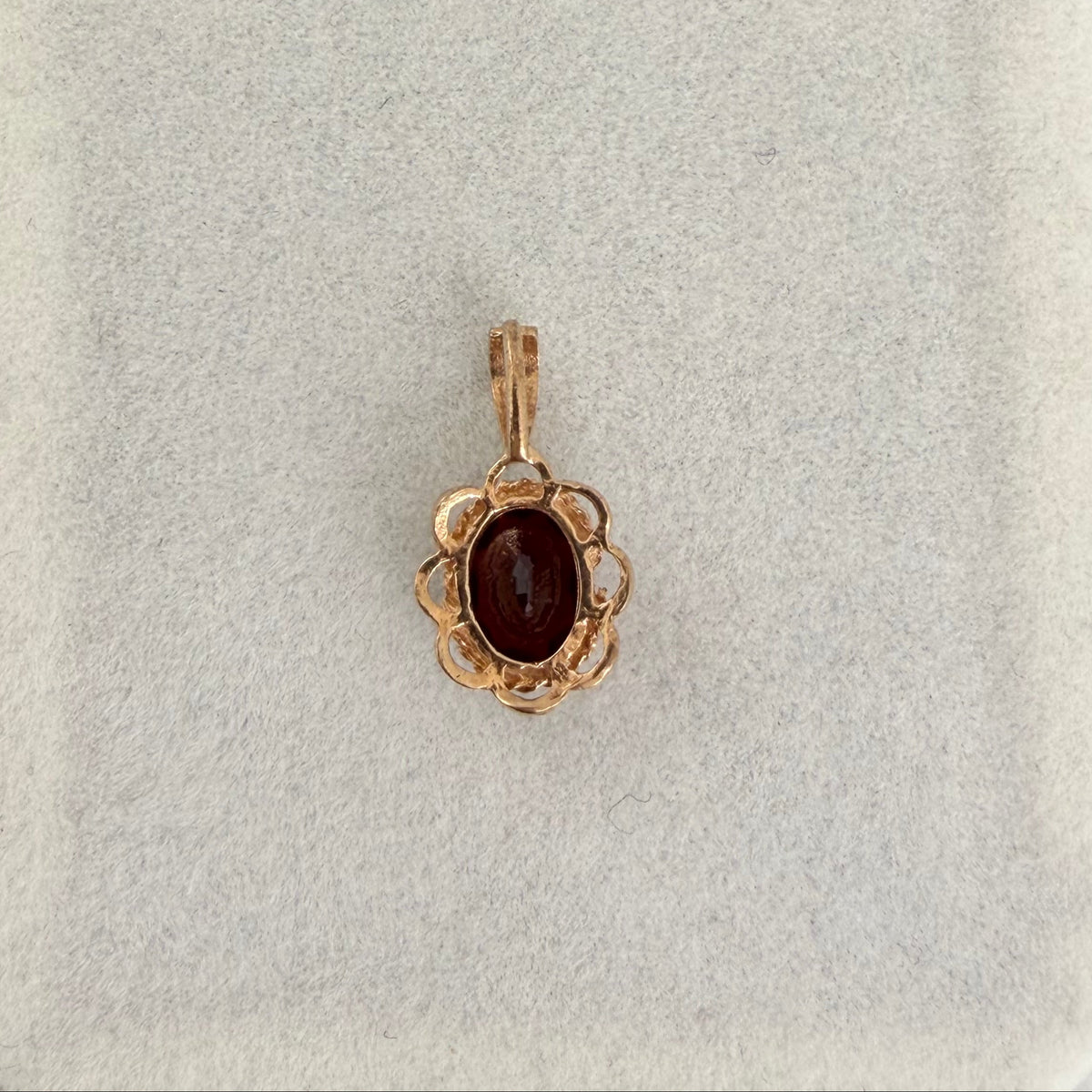 Garnet Pendant (9k Yellow Gold)