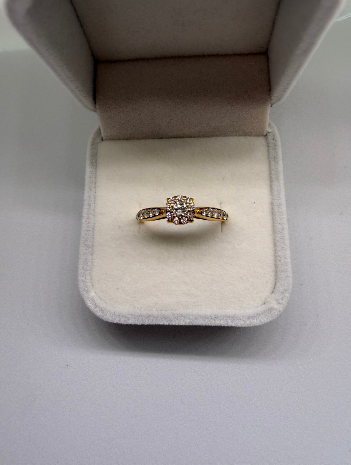 9k Yellow Gold Diamond Ring
