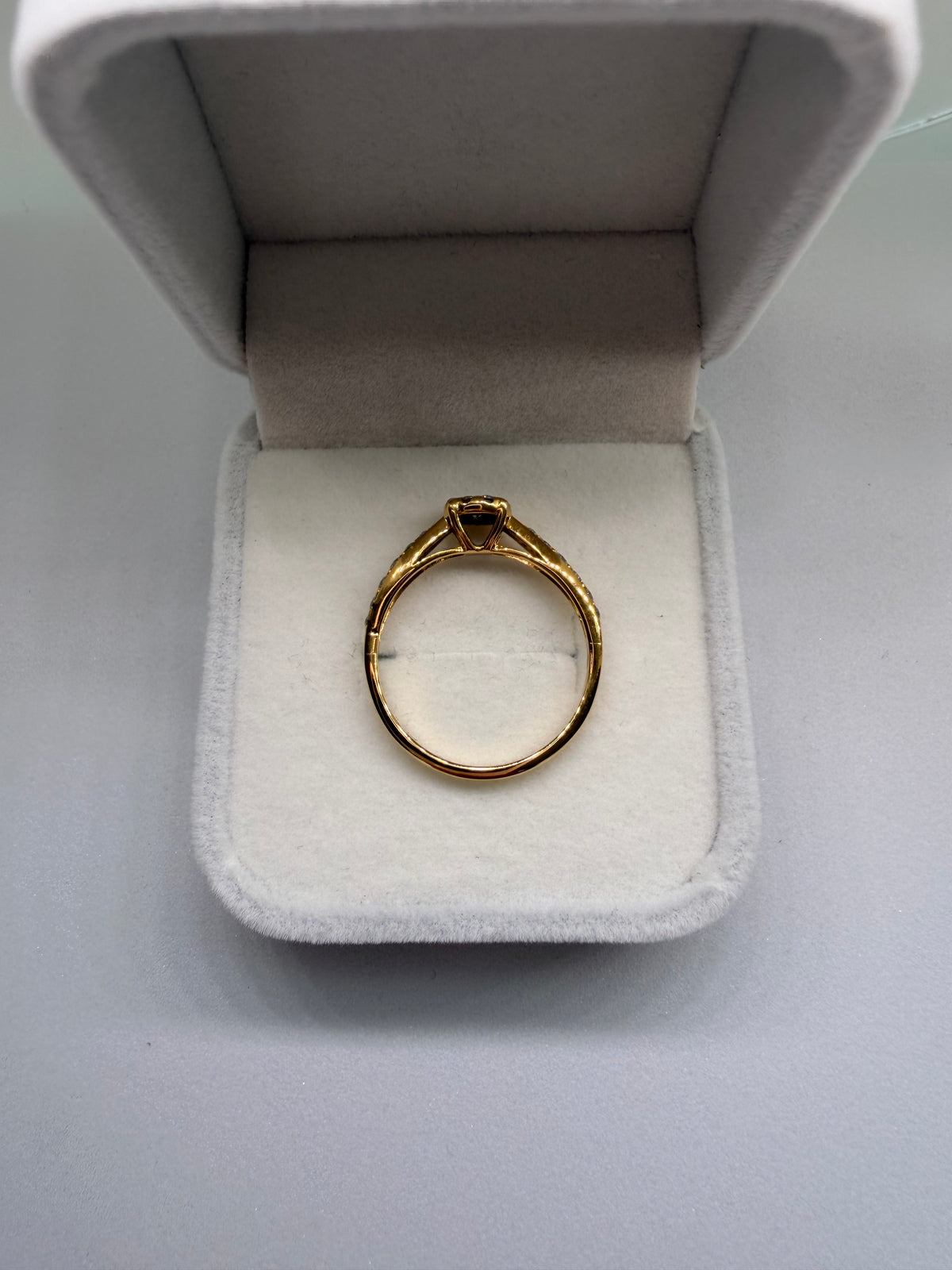 9k Yellow Gold Diamond Ring