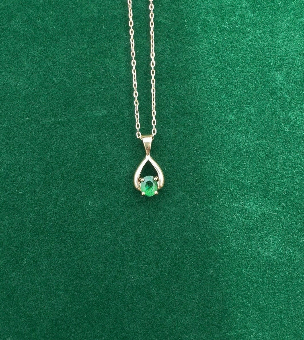 Emerald Pendant (9k Yellow Gold)