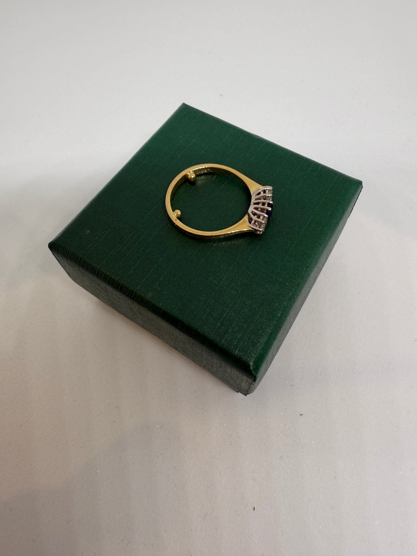 18ct Yellow Gold 3 Stone Sapphire & Diamond Ring