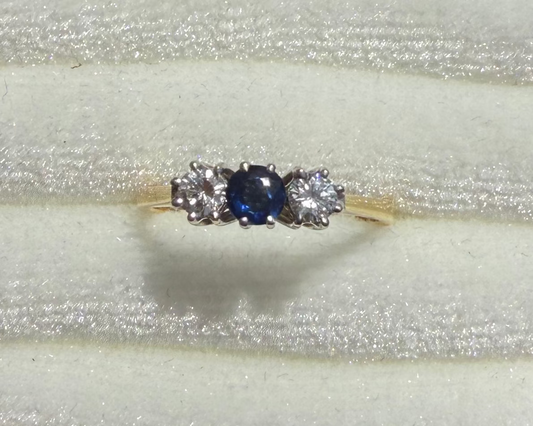18k Yellow Gold 3 Stone Sapphire & Diamond Ring