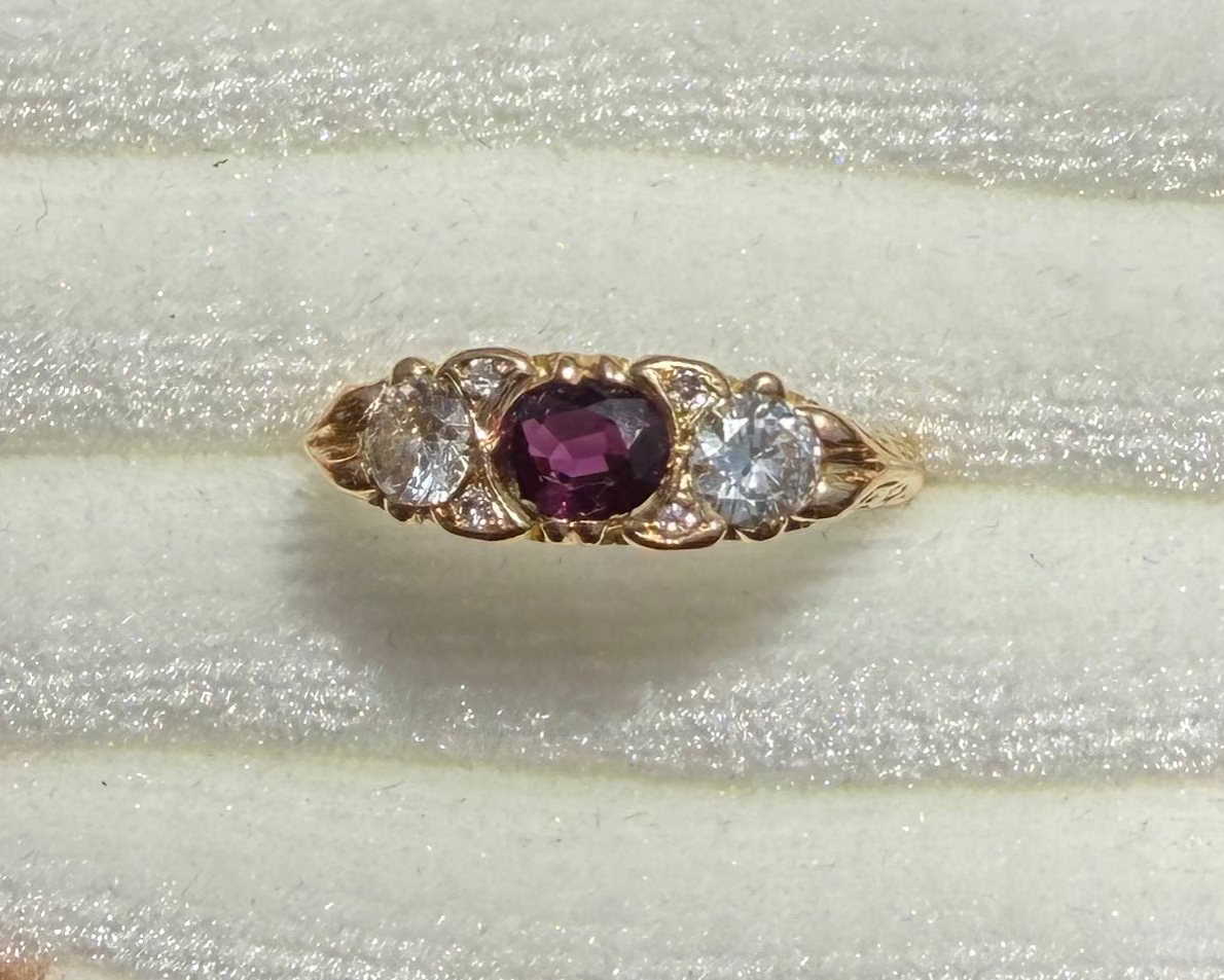 18ct Yellow Gold 3 Stone Diamond and Garnet Ring